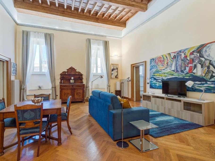 In A 1400s Building In Via Dei Coronari Piazza Navona * Rome