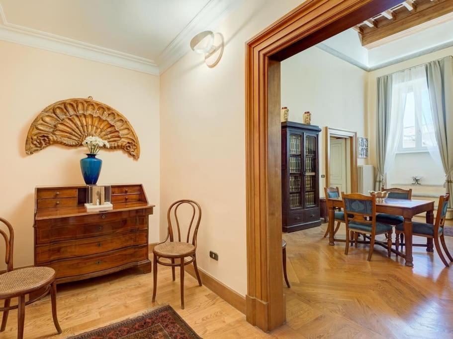 In A 1400s Building In Via Dei Coronari Piazza Navona Holiday home Rome